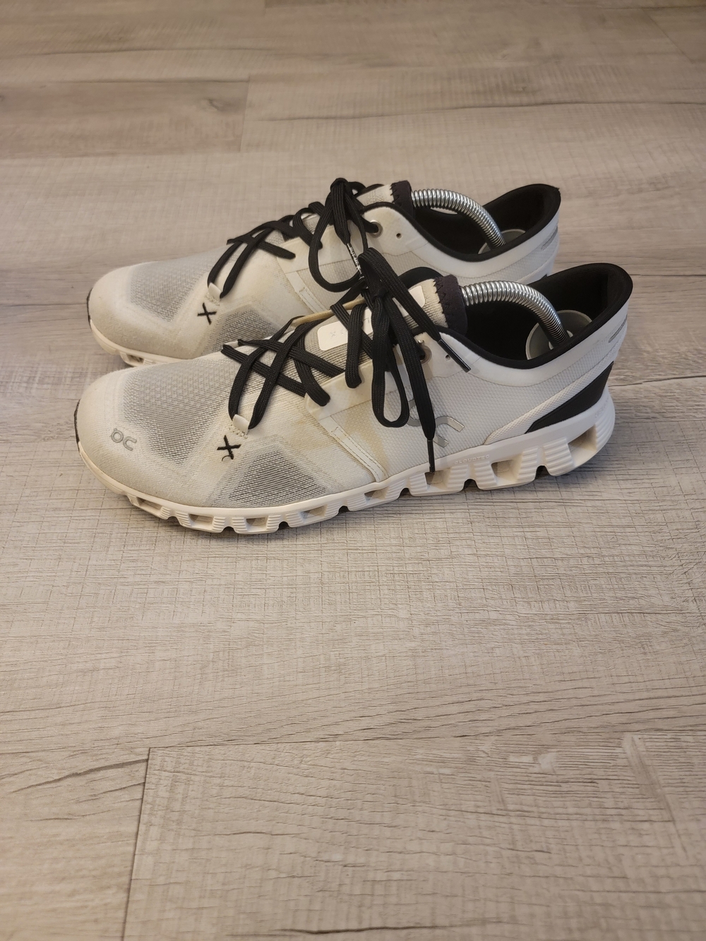On Running Women's White and Black Athletic Shoes - Picture 4 of 9